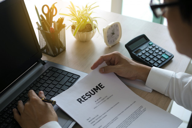 7 Expert Tips to Improve Your Legal Resume and Land An Interview